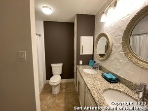 Building Photo - 2811 Woodbury St