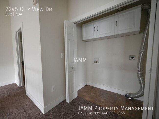 Building Photo - 2245 City View Dr