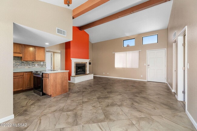 Building Photo - 5051 N Sabino Canyon Rd