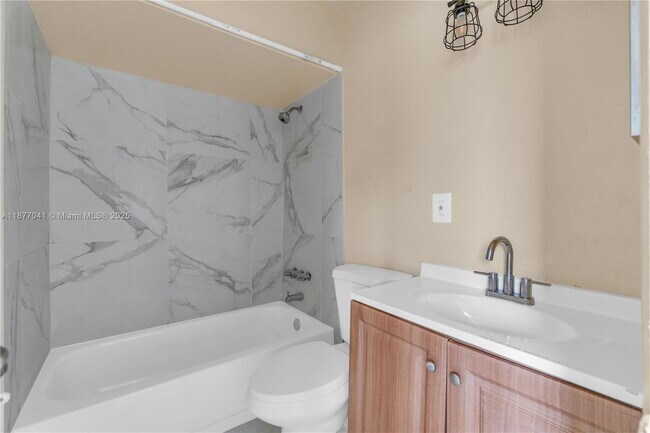 Building Photo - 5807 SW 27th St