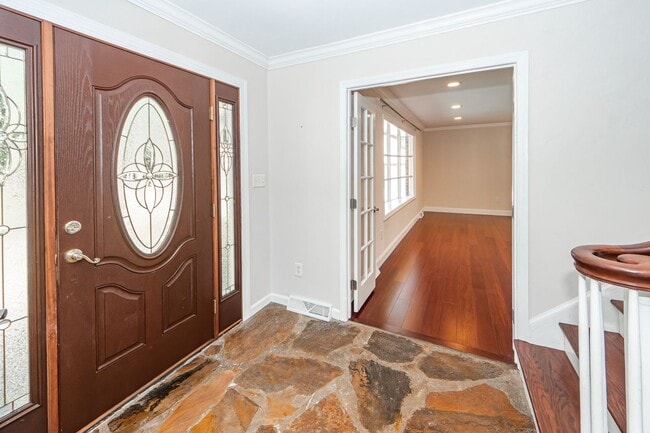 Building Photo - 4 Bedroom 2.5 Bath House in Montclair - We...