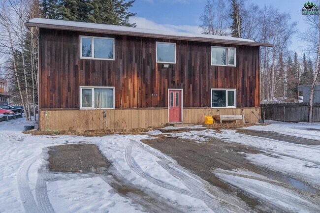 Building Photo - 615 Ginko Rd