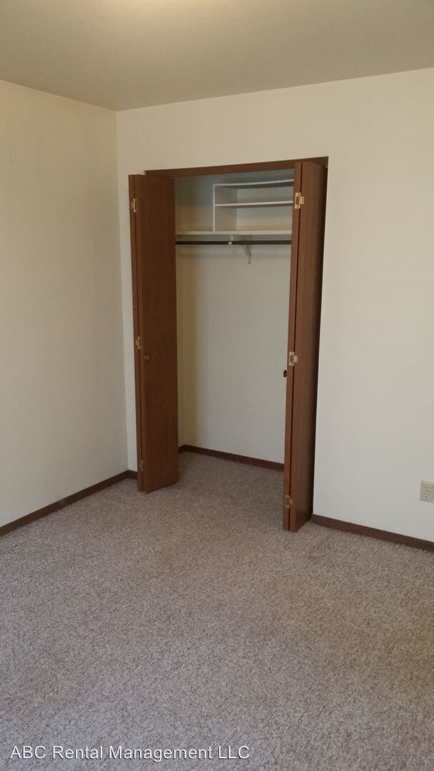 Building Photo - 604 N Walnut Ave