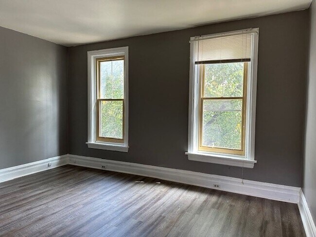 Building Photo - 204 Kelker St