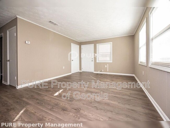 Building Photo - 245 Doane St SW