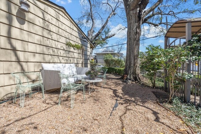 Building Photo - 1802 Lexington St