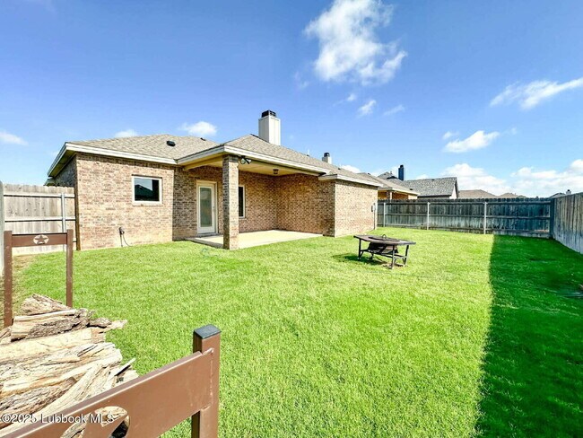 Building Photo - 1108 N Gardner Ave