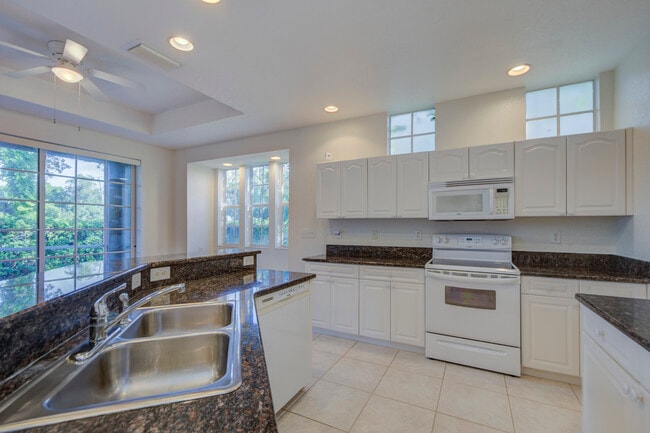 Building Photo - 1800 Bayshore Way