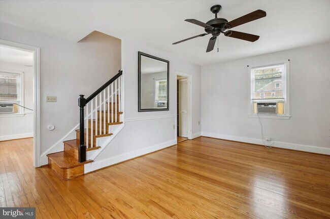 Building Photo - 619 S Garfield St