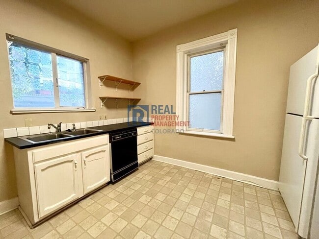 Building Photo - 1754 N Washington St