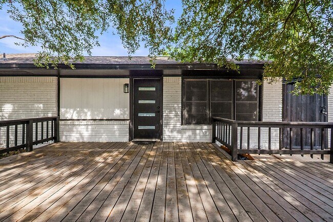Building Photo - 5037 W 43rd St