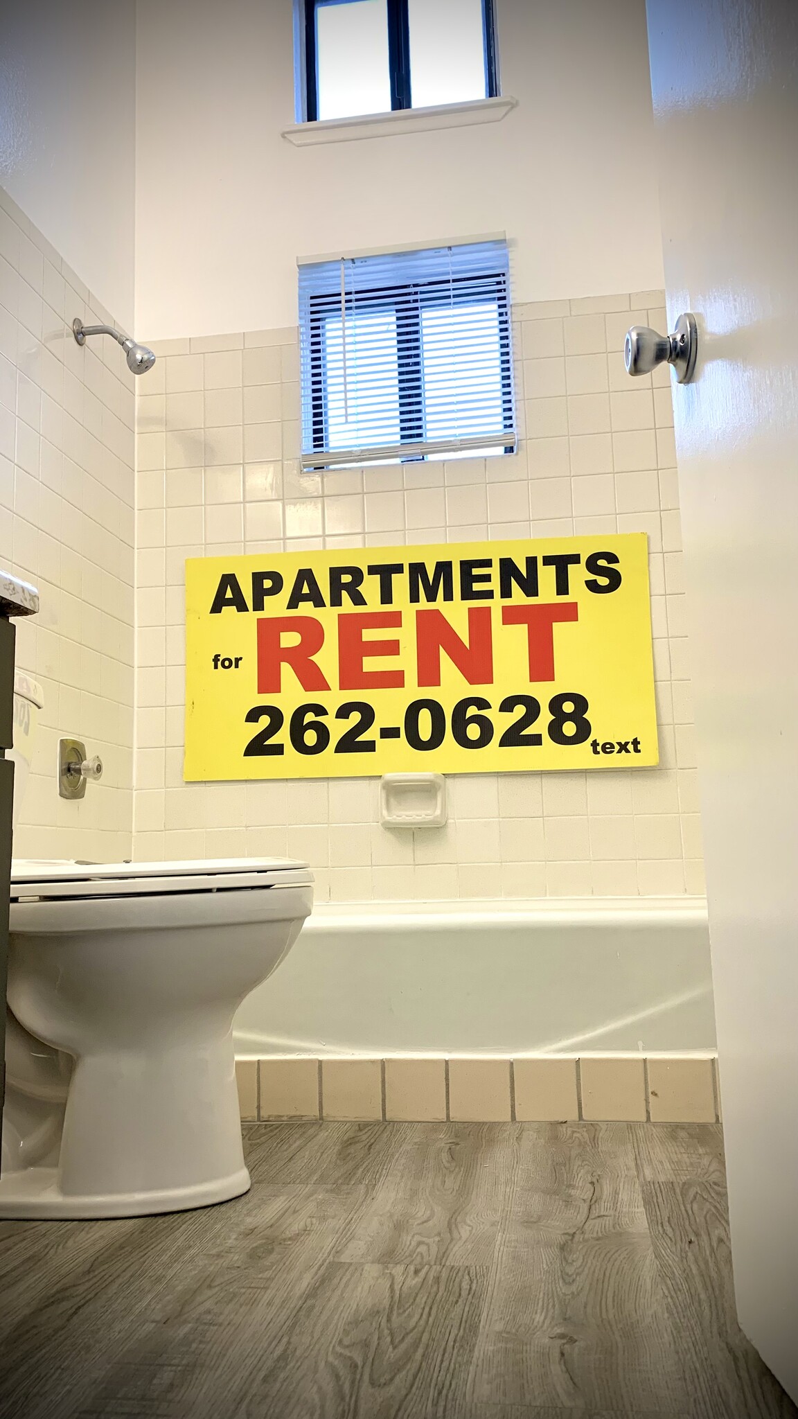 Building Photo - 961 E 23rd St