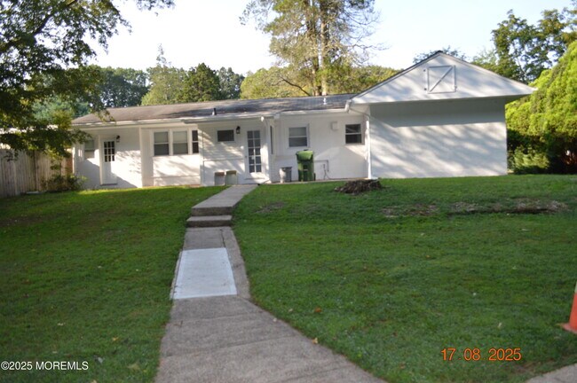 Building Photo - 14 Homestead Ln