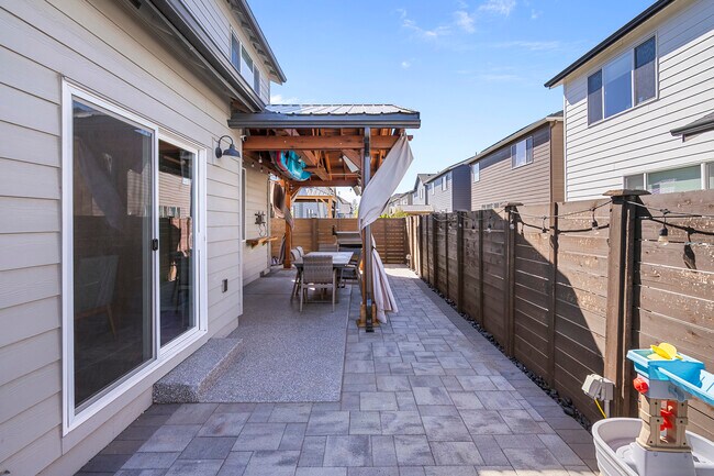 Building Photo - 20646 SE Gemstone Ave