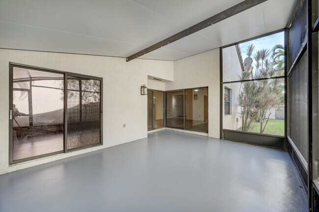 Building Photo - 1135 NW 22nd Ave