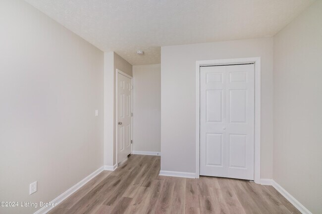 Building Photo - 5817 Bannon Crossings Dr