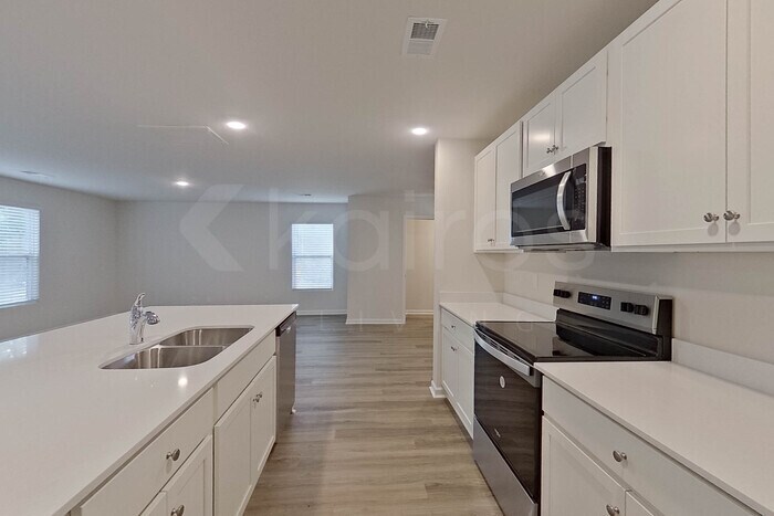 Building Photo - 117 Inez Ave