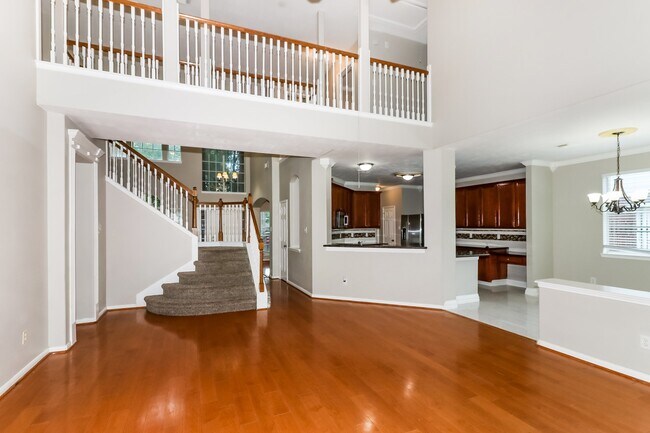Building Photo - 902 Rock Springs Dr