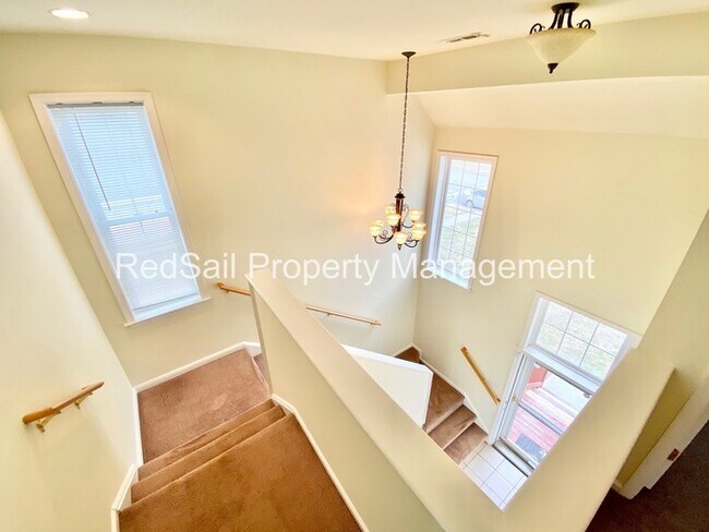 Building Photo - Crowne Pointe home available!