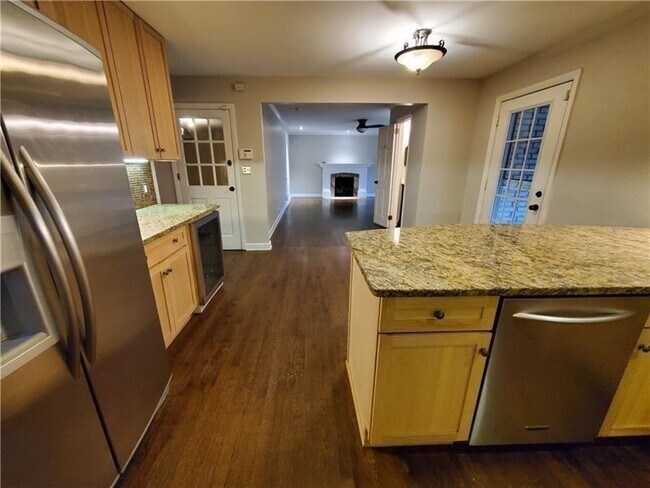 Building Photo - 4615 Mystic Dr NE