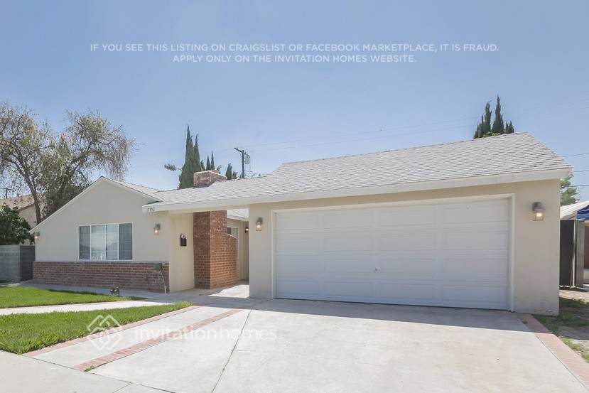 Building Photo - 17552 Cantara St