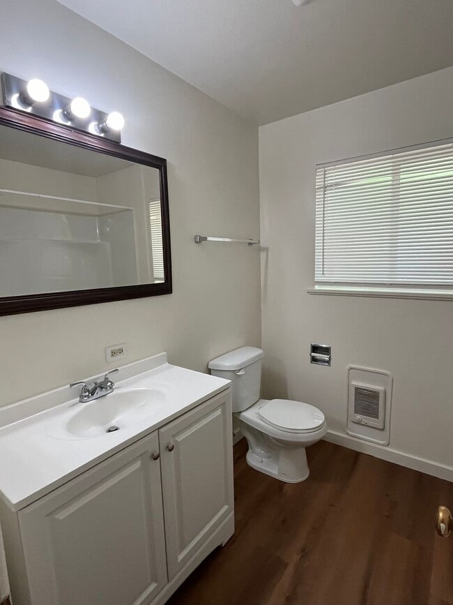 Building Photo - 925-931 Mitchell St