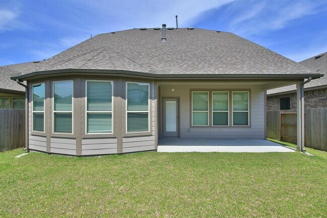 Building Photo - 15818 Dove Holw Dr