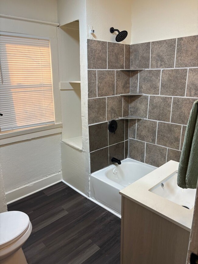 Building Photo - Large 3 bedroom house available