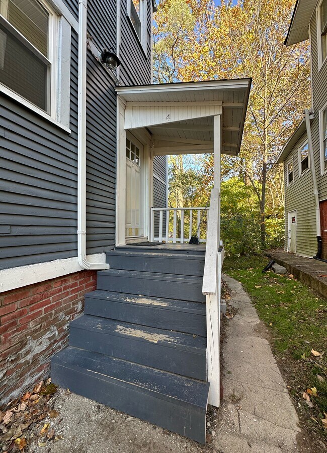 Primary Photo - 113 S 9th St