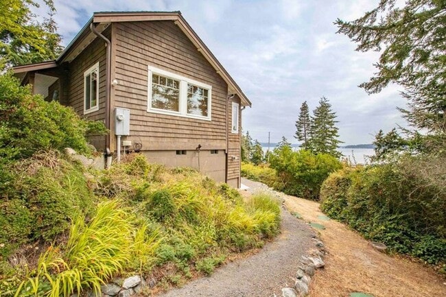 Building Photo - Furnished Greenbank Home with Water View a...