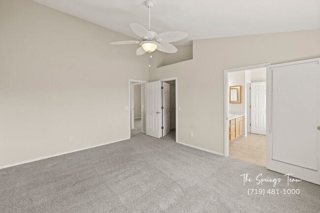 Building Photo - Spacious Ranch-Style 5-Bedroom in The Heig...