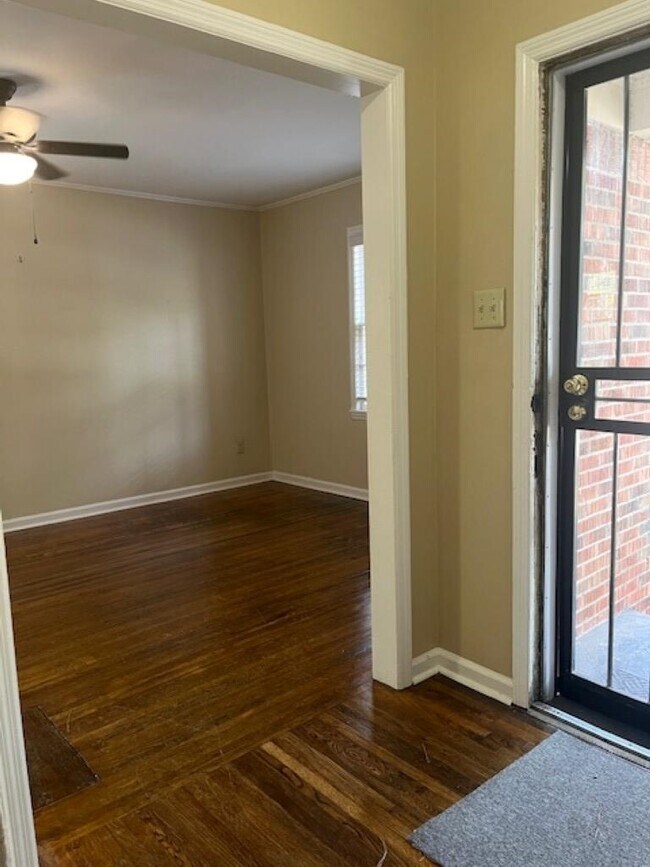 Building Photo - 1022 S White Station Rd