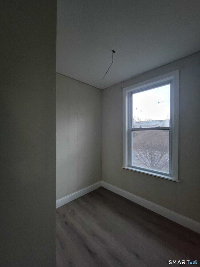 Building Photo - 219 Pleasant St