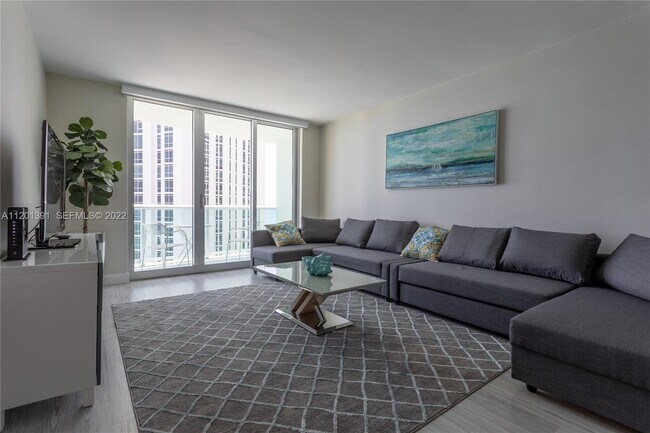 Building Photo - 3901 S Ocean Dr