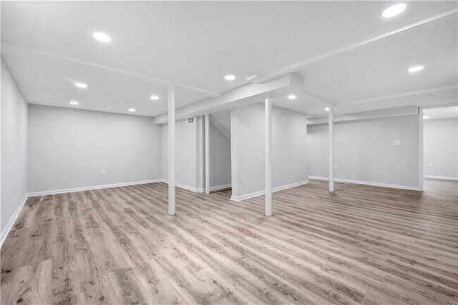 Building Photo - 1357 Plaza Ave SW