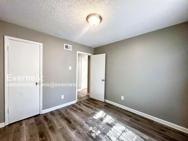 Building Photo - 6335 Southbridge Dr