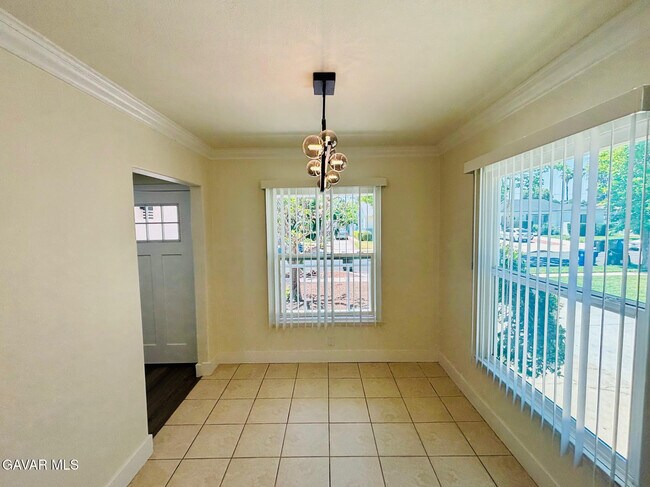 Building Photo - 6534 Balcom Ave