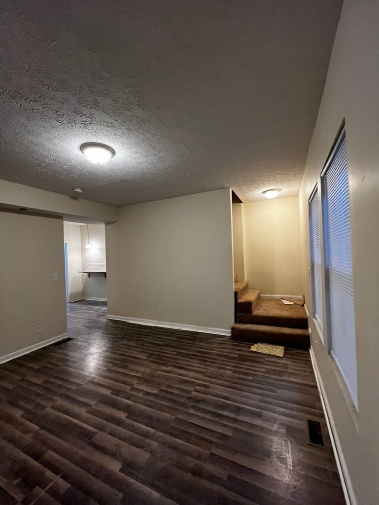 LR - 269 E 13th Ave