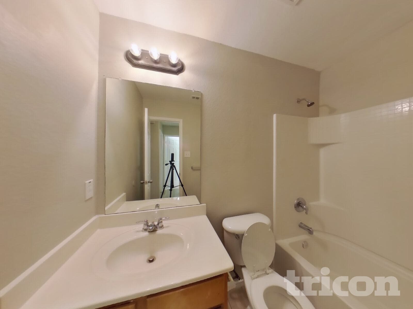 Building Photo - 2506 Eastwood Dr