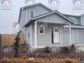 Building Photo - Must see! Beautiful new construction on private flag lot!