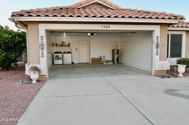 Building Photo - 7568 W Kerry Ln