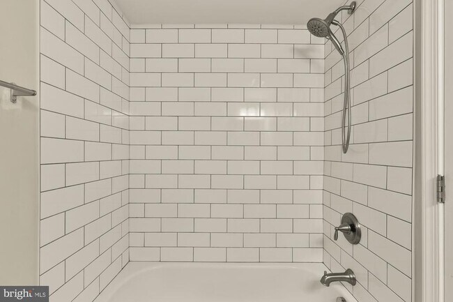 Building Photo - 882 College Pkwy