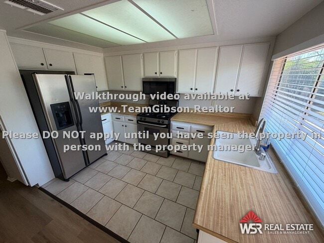 Building Photo - Victoria Ave. Home - 2 Bed / 2 Bath