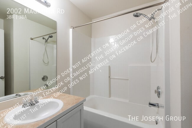 Building Photo - 2002 Magnolia Rd