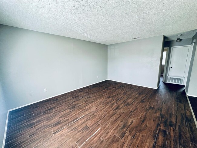 Building Photo - 4901 Merritt Cir