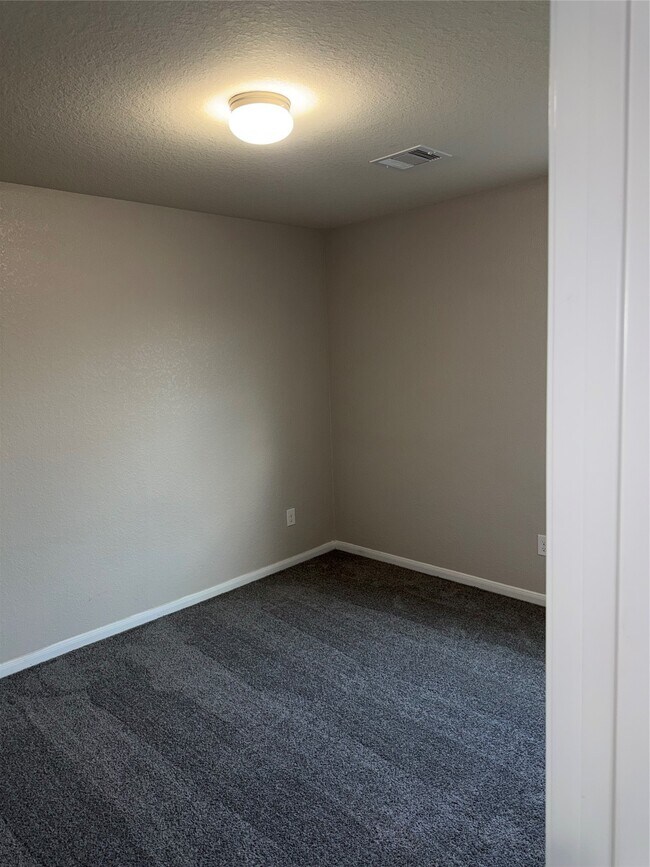 Building Photo - 2227 Sanders Brook Dr