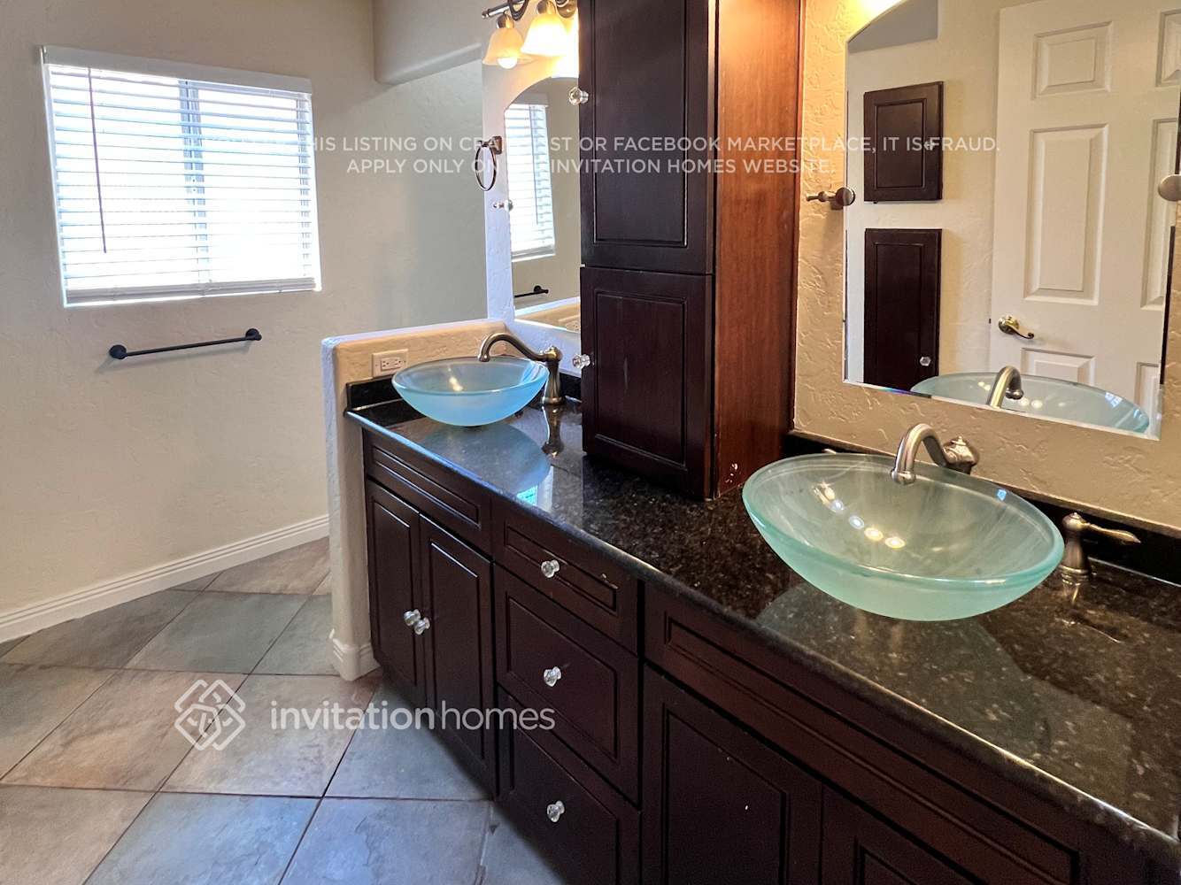 Building Photo - 280 Plaza Carmelina Ct