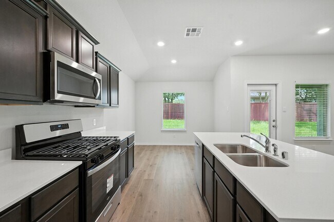 Building Photo - 405 Regiment Rd