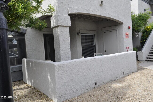Building Photo - 15095 N Thompson Peak Pkwy