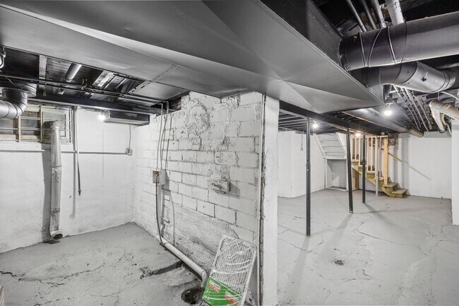 Building Photo - ? Move-In Ready Home with Modern Updates